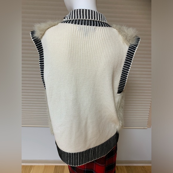 Banana Republic size M Vest New.Merino extrafine Wool/Faux fur/nylon/polyester - Picture 3 of 9